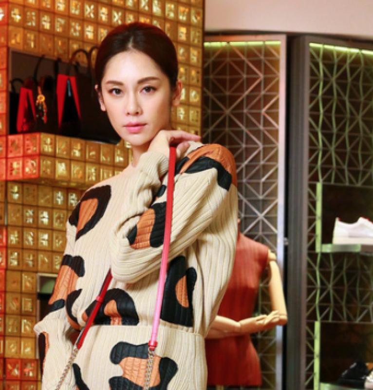 Christian Louboutin浪漫仲夏 紅底鞋有瑪莉皇后影子