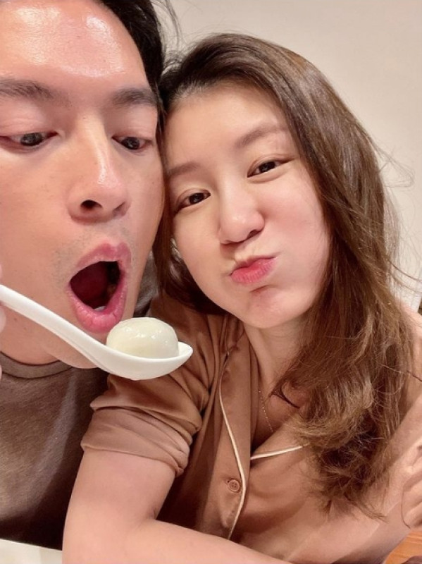 獨家/從不過情人節的夫妻檔!趙孟姿曝與許孟哲的「微糖相處」:他不浪漫,但讓我很安心