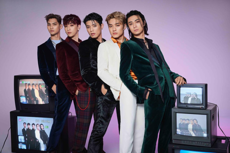 謝金燕親自監督!FEniX超性感西裝帥照曝光