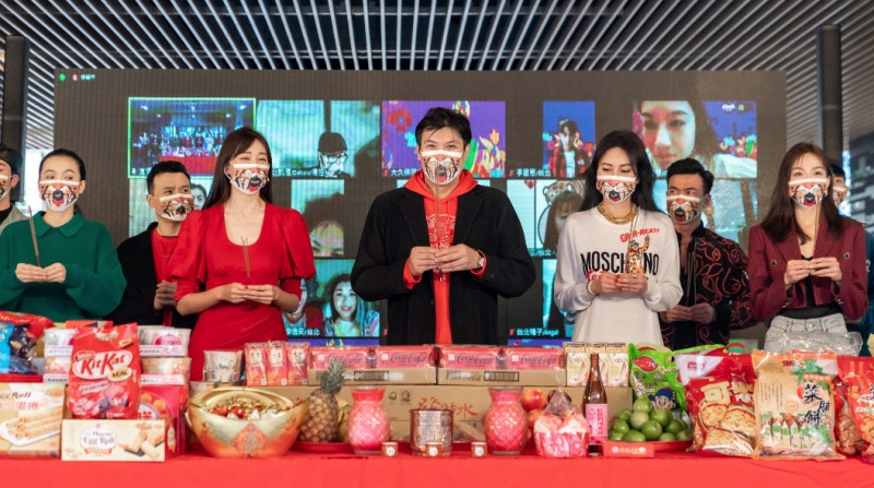 凱渥開工/李銘順偕弟度新年!范文芳視訊竟遭「這物」撞擊