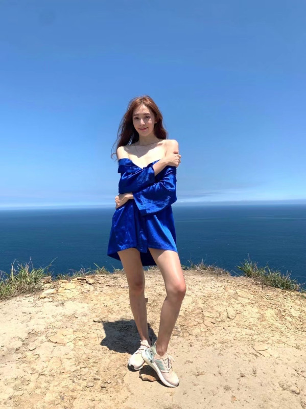 名模王心恬海陸野放翹臀吸百萬 「差點全裸跑去看攝影機畫面」