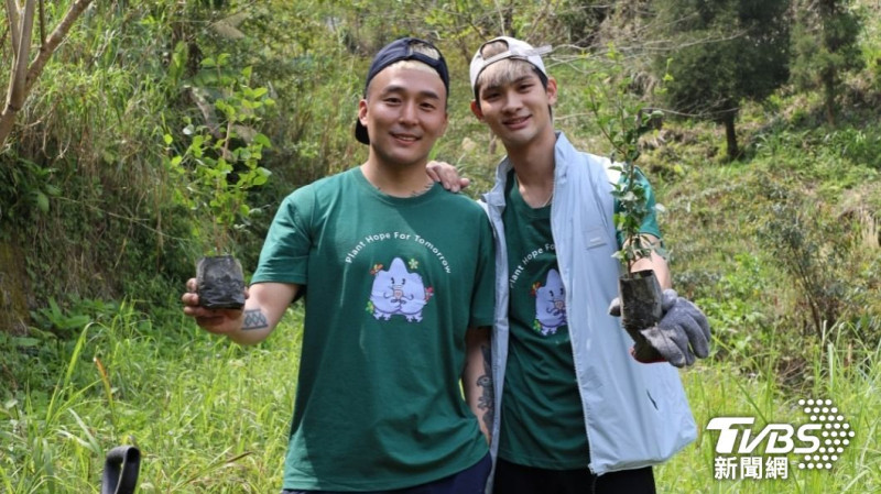 時尚大師黃一峯重返蝴蝶部落! 捕獲野生FEniX夏浦洋