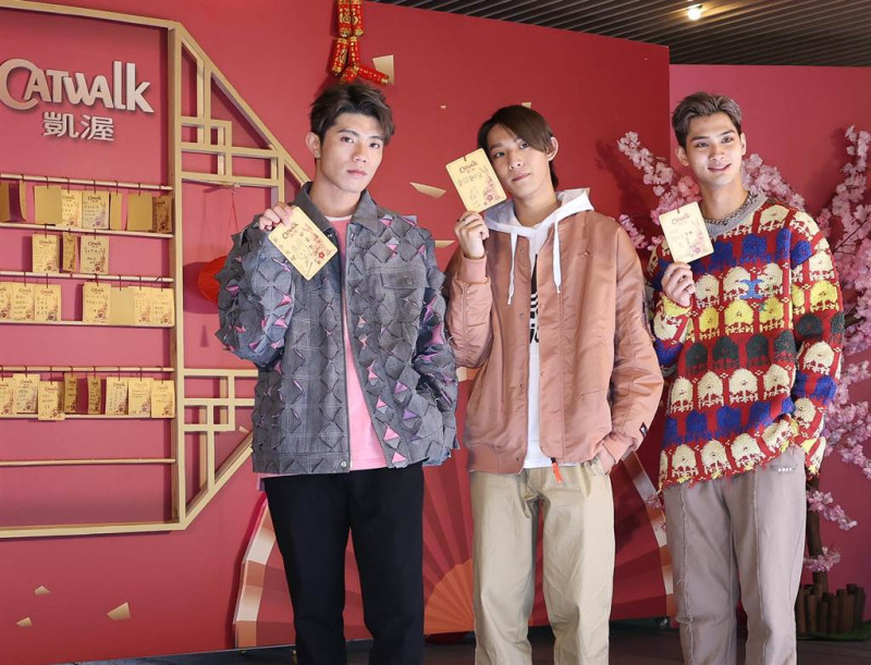 FEnix陳峻廷自誇是媽媽的驕傲 無情爆料「夏浦洋跳舞都划水」